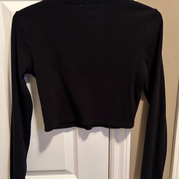 Garage Cropped Black Long Sleeve Top Women's Size Large - Picture 2 of 3